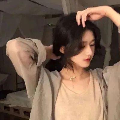穿着旗袍的女孩